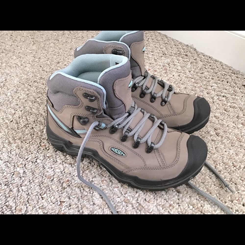 Women’s Keen Durand II Mid Hiking Boot 9 - fit like 8.5